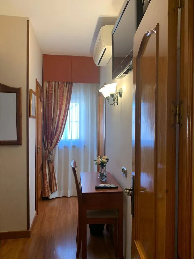 Hotel Alameda מאלגה 2*,  ספרד